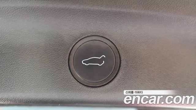 Tesla Model Y — Фото автомобиля 18