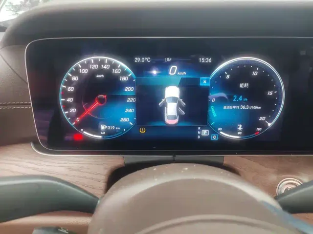 Mercedes-Benz E-Class — Фото автомобиля 3