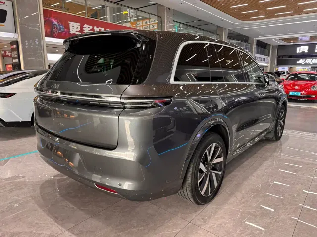 Li Auto L8 — Фото автомобиля 9