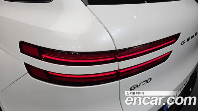 Genesis GV70 — Фото автомобиля 8