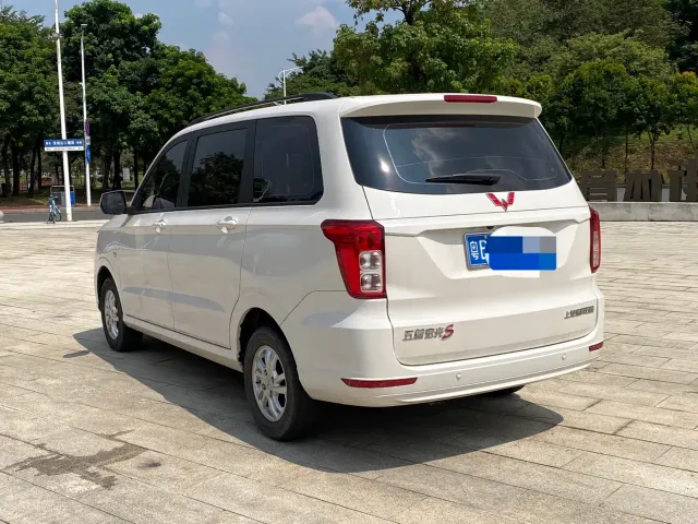 Wuling Hongguang — Фото автомобиля 6