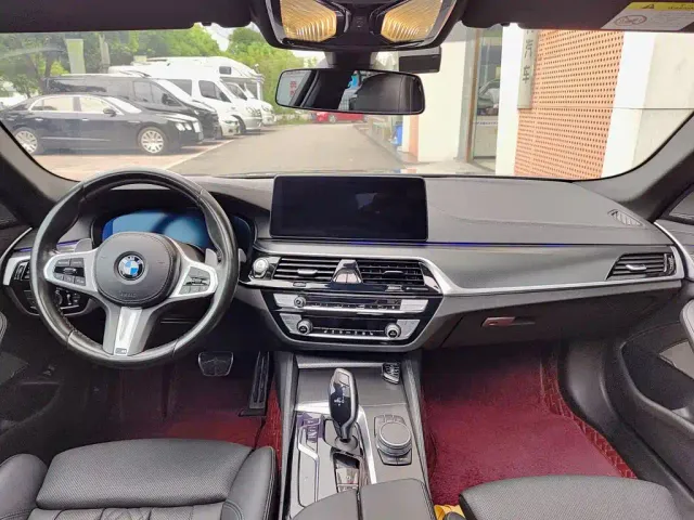 BMW 5 Series — Фото автомобиля 10