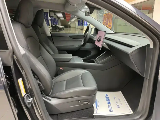 Tesla Model Y — Фото автомобиля 22