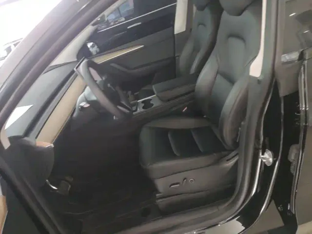 Tesla Model Y — Фото автомобиля 10