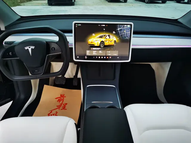 Tesla Model Y — Фото автомобиля 7