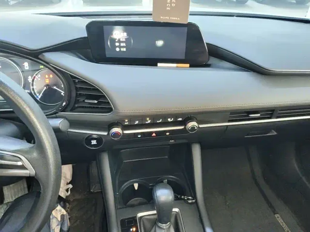 Mazda Axela — Фото автомобиля 12