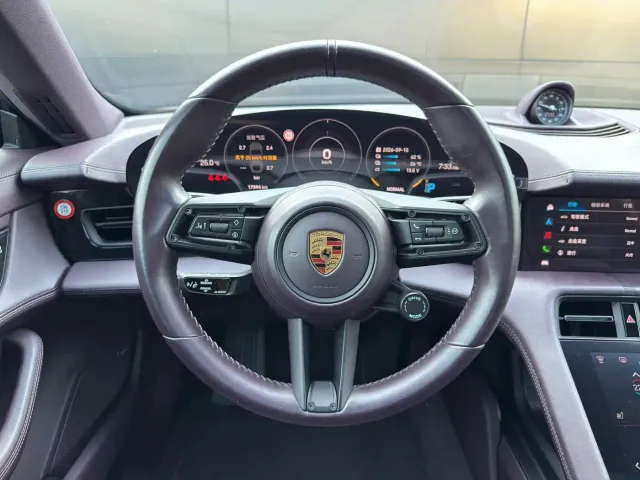 Porsche Taycan — Фото автомобиля 9