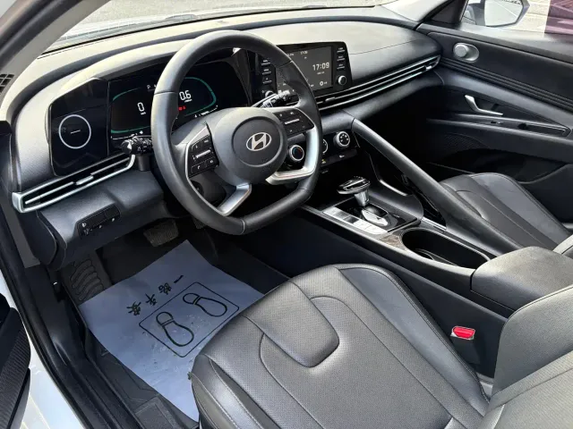 Hyundai Elantra — Фото автомобиля 5