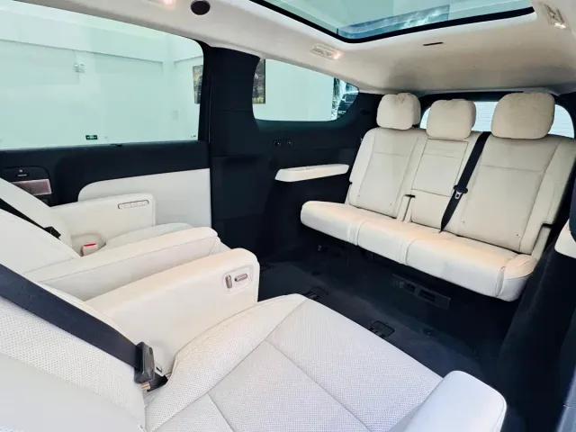 Li Auto MEGA — Фото автомобиля 6