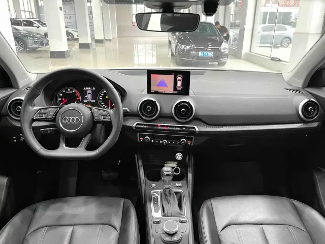 Audi Q2L — Фото автомобиля 9