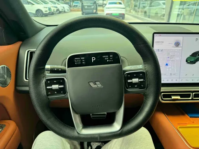Li Auto L9 — Фото автомобиля 5