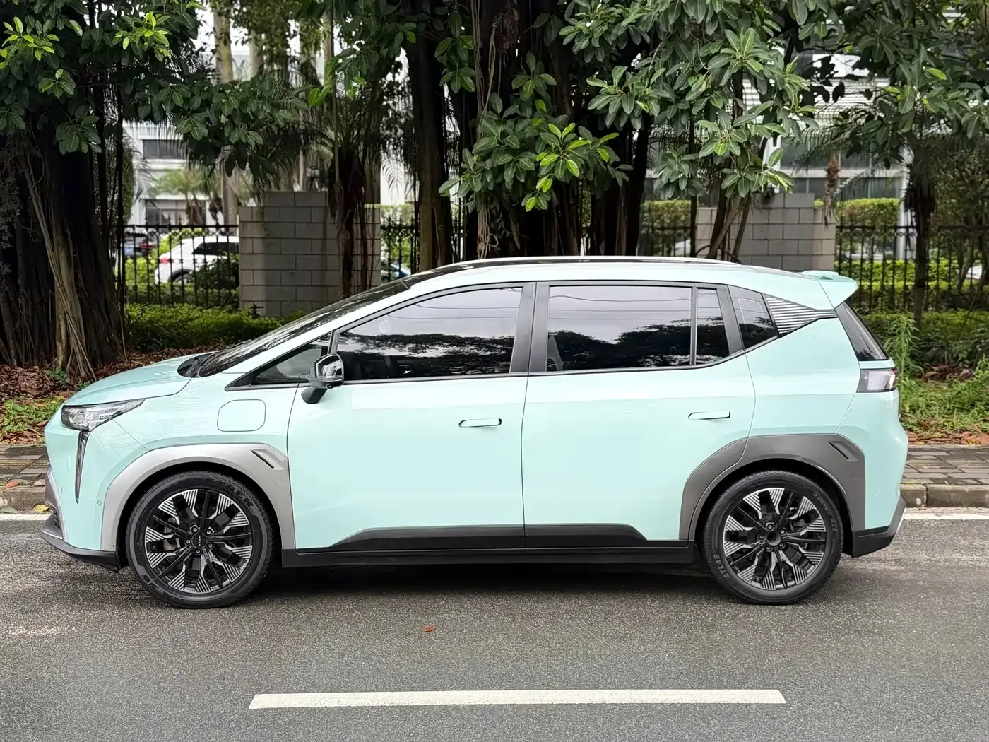 Aion AION Y 2022 80 Intelligent Driving Edition — Фото автомобиля 3