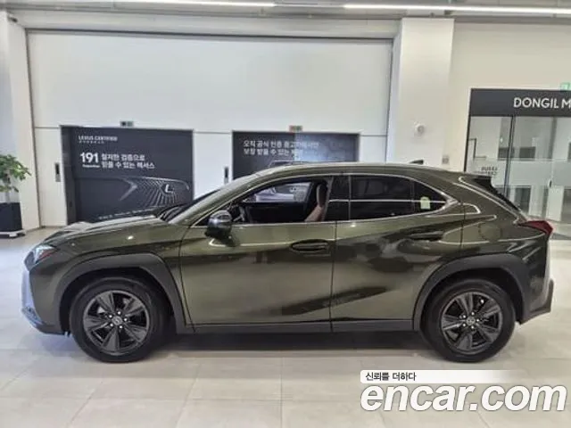 Lexus UX — Фото автомобиля 12