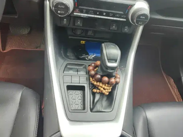 Toyota RAV4 — Фото автомобиля 16