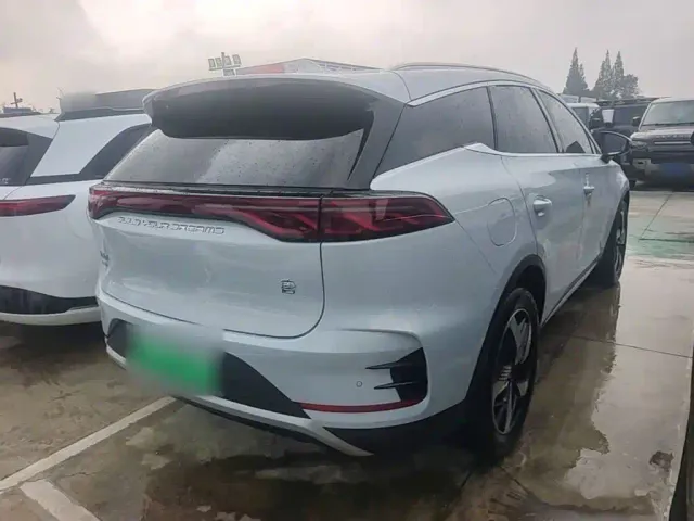 BYD Tang — Фото автомобиля 6