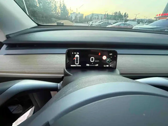Tesla Model Y — Фото автомобиля 10