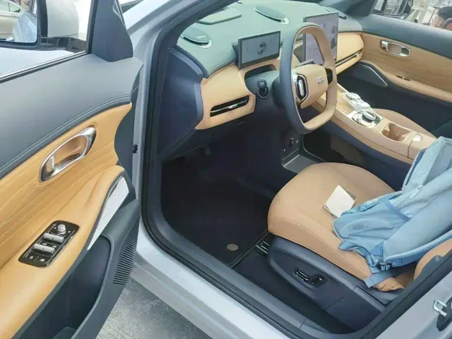 Geely Galaxy Starship 7 EM-i — Фото автомобиля 15
