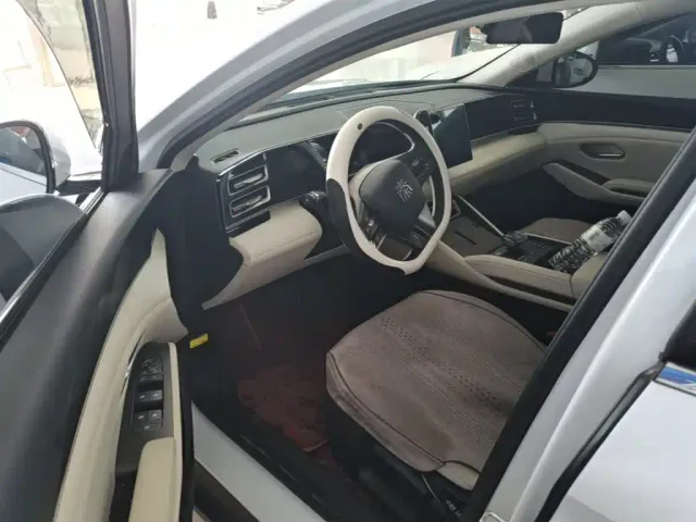 BYD Qin L — Фото автомобиля 15