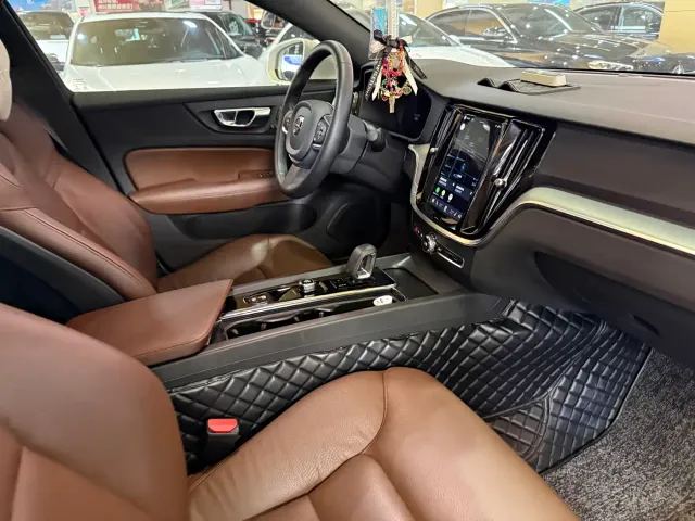 Volvo S60 — Фото автомобиля 11