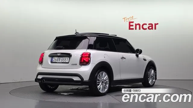 Mini Cooper Cooper Classic Plus Launch Pack — Фото автомобиля 2