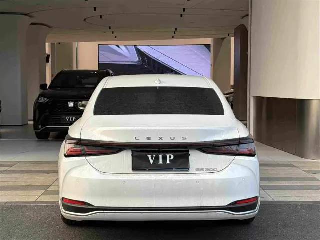 Lexus ES — Фото автомобиля 5