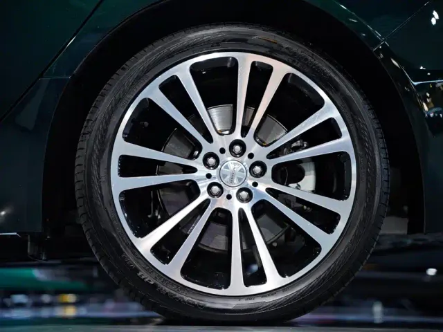Jaguar XFL — Фото автомобиля 24