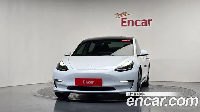 Tesla Model 3 — Фото автомобиля 3