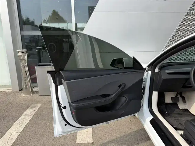Tesla Model 3 — Фото автомобиля 13