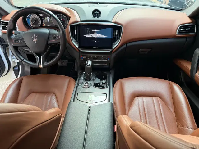 Maserati Ghibli — Фото автомобиля 13