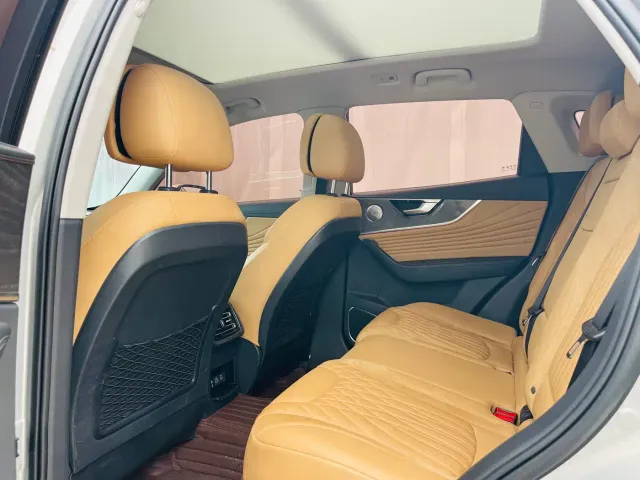Hongqi HS5 — Фото автомобиля 10