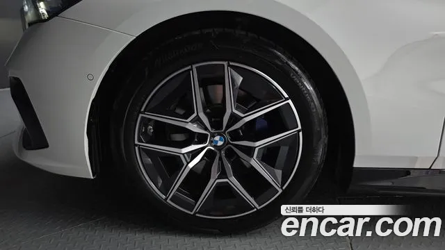 BMW 5-Series — Фото автомобиля 4