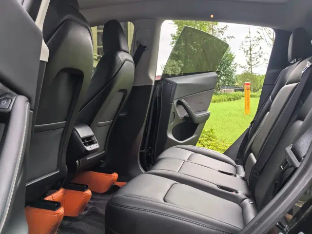 Tesla Model Y — Фото автомобиля 11