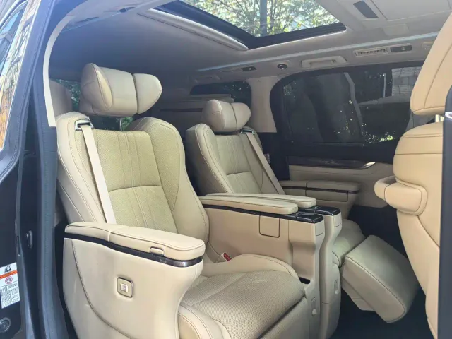 Toyota Vellfire — Фото автомобиля 12