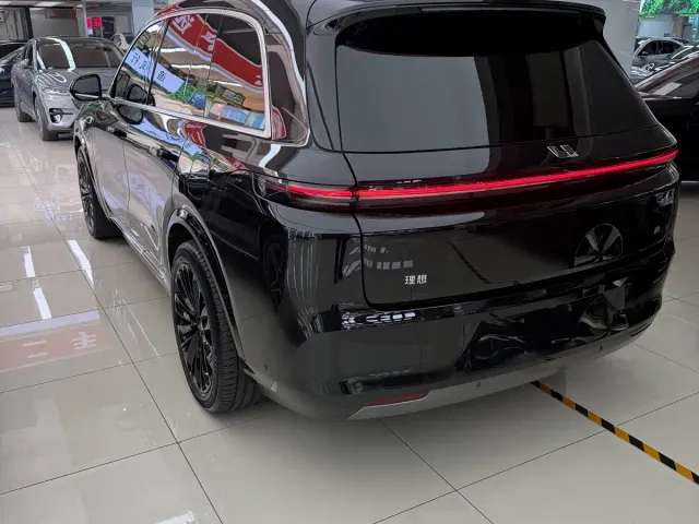 Li Auto L8 — Фото автомобиля 5