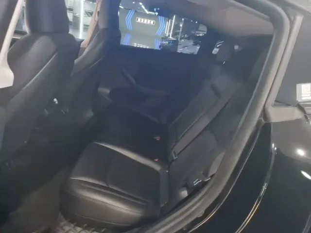 Tesla Model Y — Фото автомобиля 16