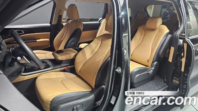 Kia Carnival Generation 4 — Фото автомобиля 10