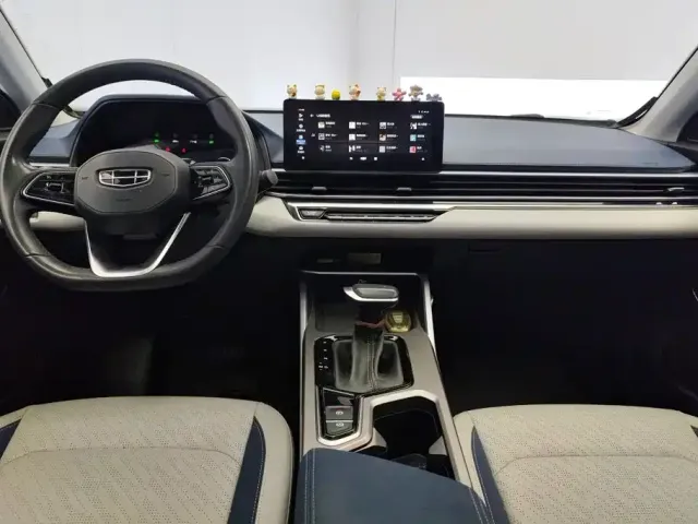 Geely Emgrand — Фото автомобиля 12