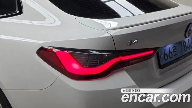 BMW i4 — Фото автомобиля 8