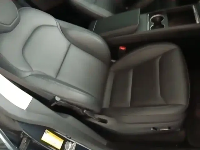 Tesla Model Y — Фото автомобиля 24