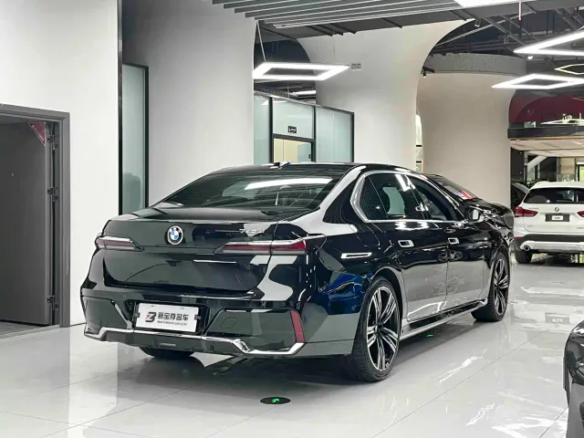 BMW 7 Series — Фото автомобиля 11