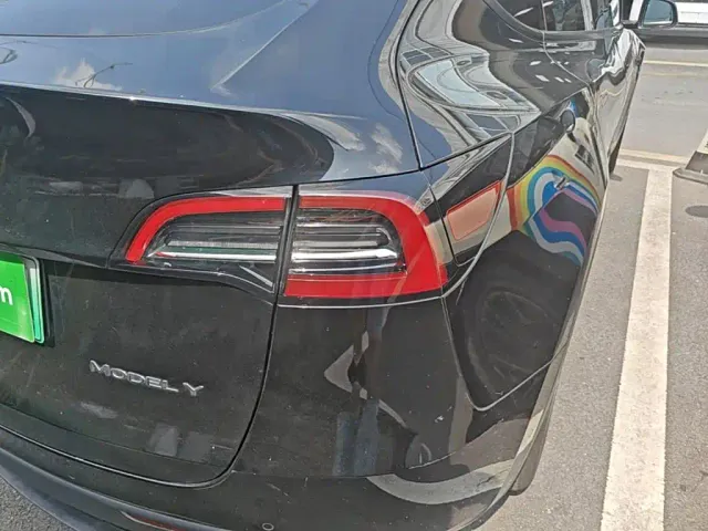 Tesla Model Y — Фото автомобиля 23