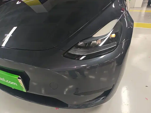 Tesla Model Y — Фото автомобиля 23