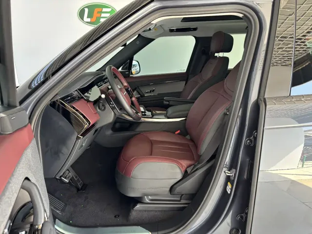 Land Rover Range Rover Sport — Фото автомобиля 12