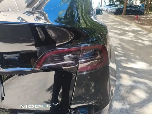Tesla Model Y — Фото автомобиля 7