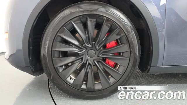 Tesla Model Y — Фото автомобиля 5