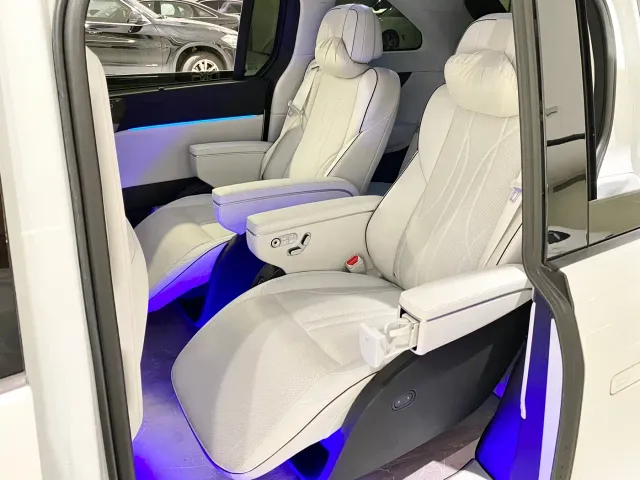Xpeng X9 — Фото автомобиля 12