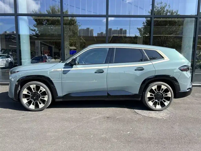 BMW XM — Фото автомобиля 3