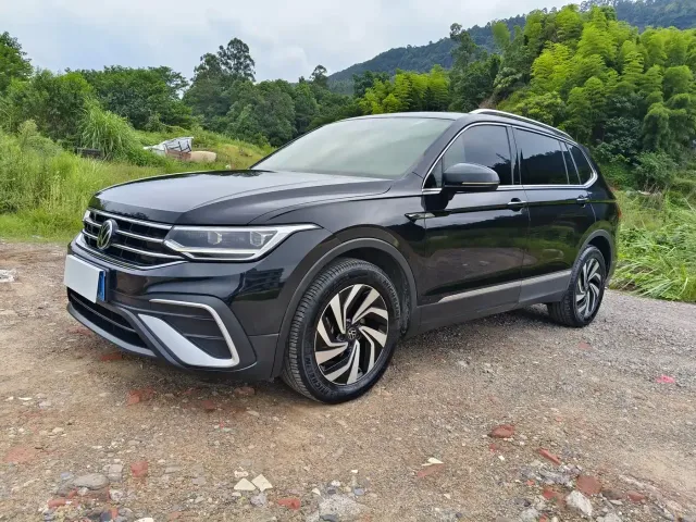 Фотография автомобиля — Volkswagen Tiguan L