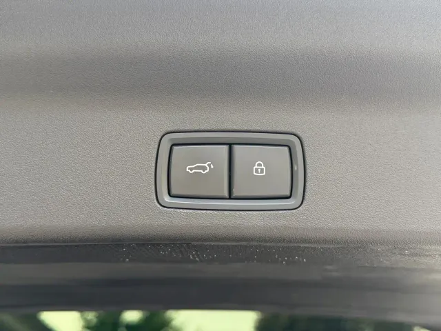 Li Auto L8 — Фото автомобиля 15