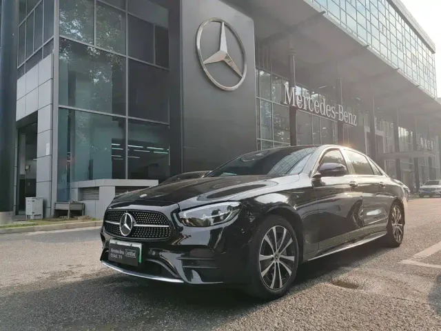 Фотография автомобиля — Mercedes-Benz E-Class